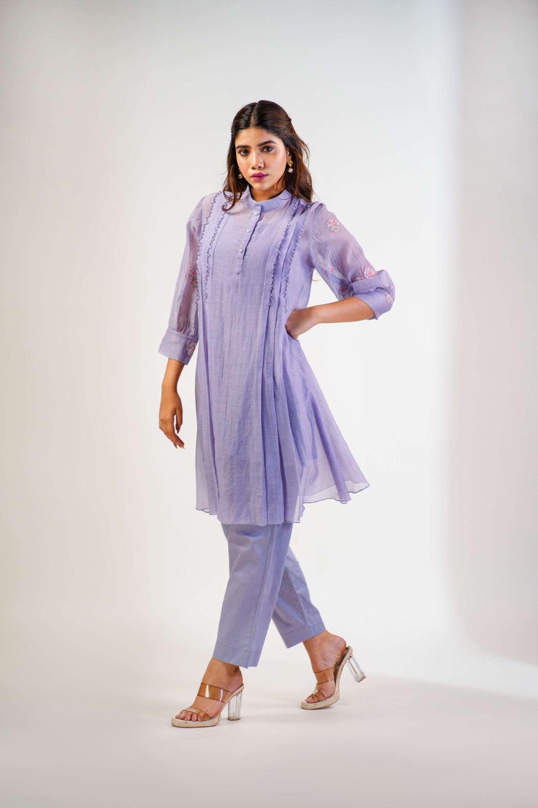 VINA SHORT KURTA SET WITH THREAD DETAILING Secondary image