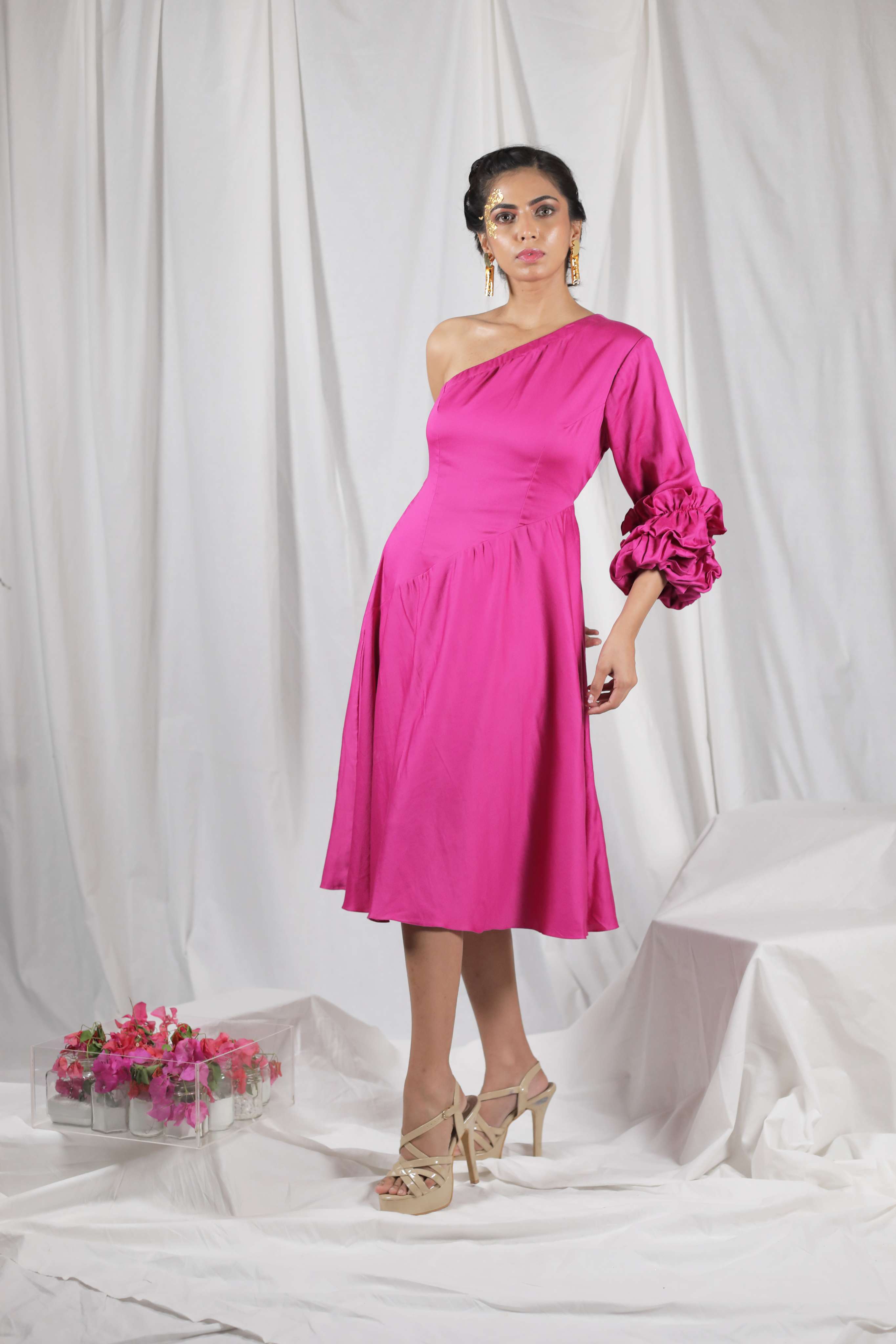 CRUMPLED SLEEVES ONE SHOULDER DRESS